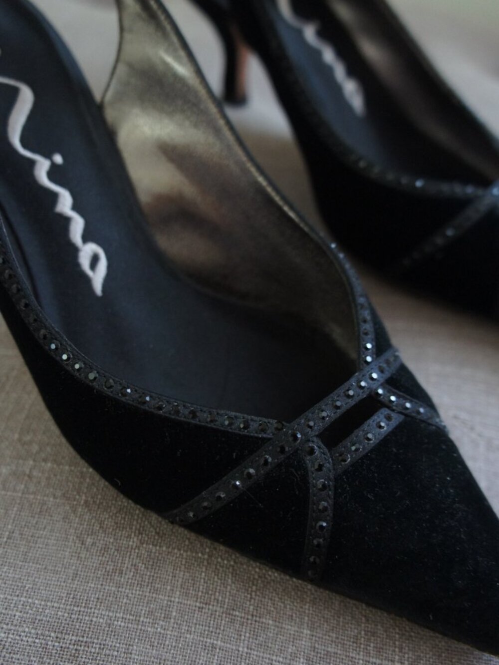 Vintage Nina Black Velvet & Crystal Kitten Heel Slingback Pumps Size 7.5